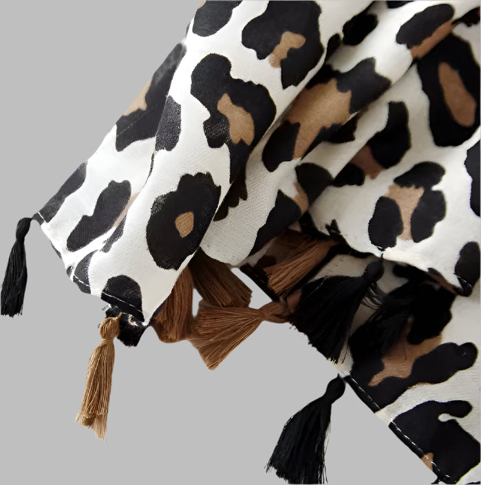 This is a stunning fashion scarf, featuring a bold and modern leopard pattern that adds an edgy yet sophisticated touch to any outfit. Crafted from a luxurious blend of natural fabrics, including soft viscose and breathable cotton, this scarf offers both comfort and style.
The combination of these fabrics provides a lightweight feel, perfect for year-round wear, while the sleek panther design makes a statement wherever you go.