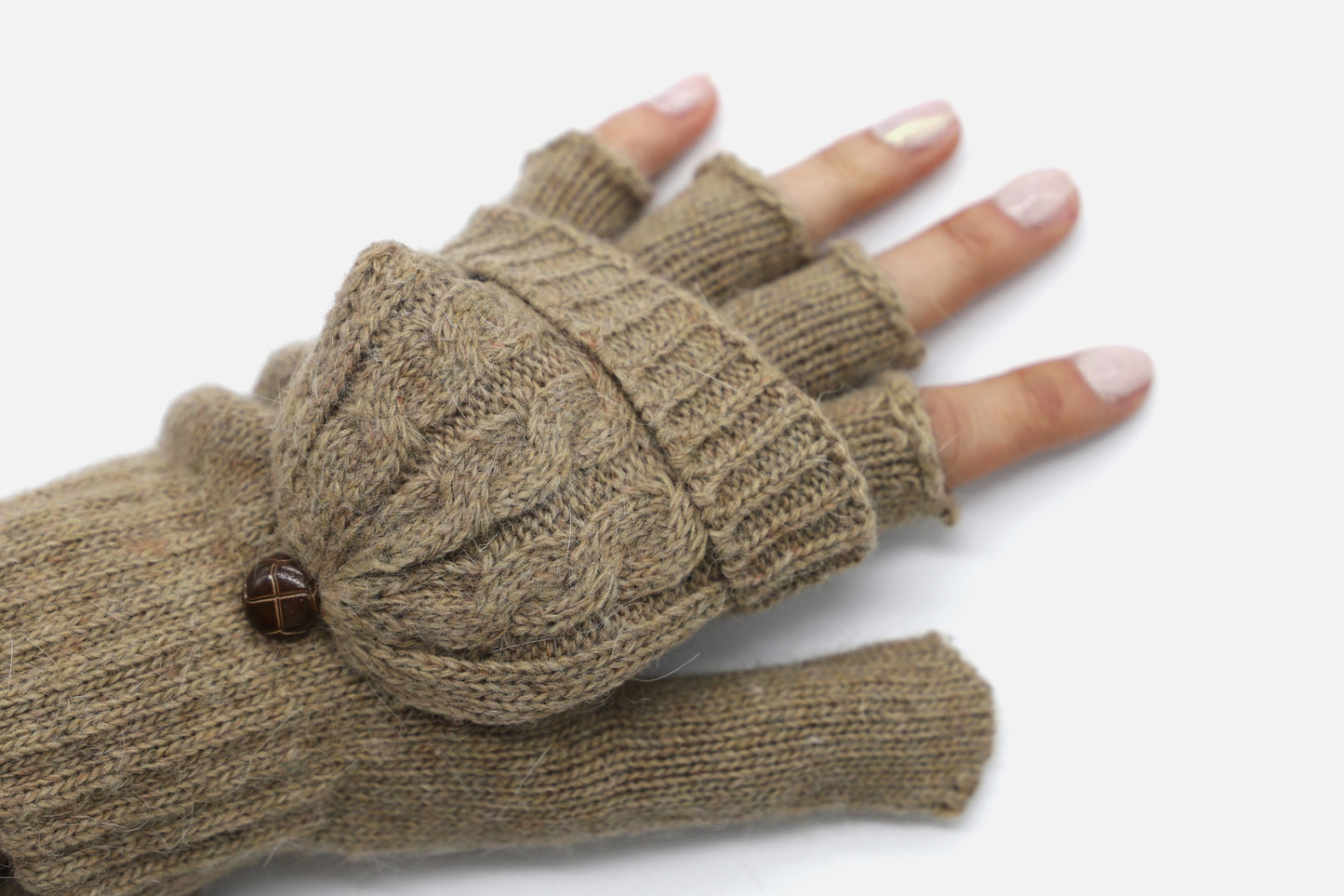 These flip-top gloves are finest gloves from Villanelle in taupe brown. A comfortable and useful accessory for women made from the softest wool blend for extreme comfort and warmth. The opening and closing cover gives you flexibility to grab things easily and the closing cover will keep you warm on cold, winter, autumn, spring days. This product is sourced and manufactured in Poland.
