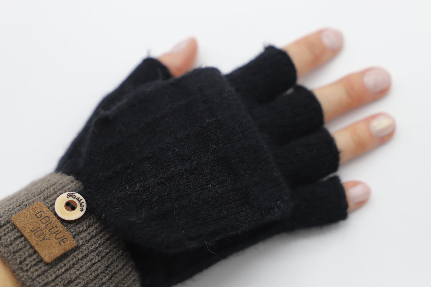 These flip-top gloves are finest gloves from Villanelle in black. A comfortable and useful accessory for women made from the softest wool blend for extreme comfort and warmth. The opening and closing cover gives you flexibility to grab things easily and the closing cover will keep you warm on cold, winter, autumn, spring days. This product is sourced and manufactured in Poland.