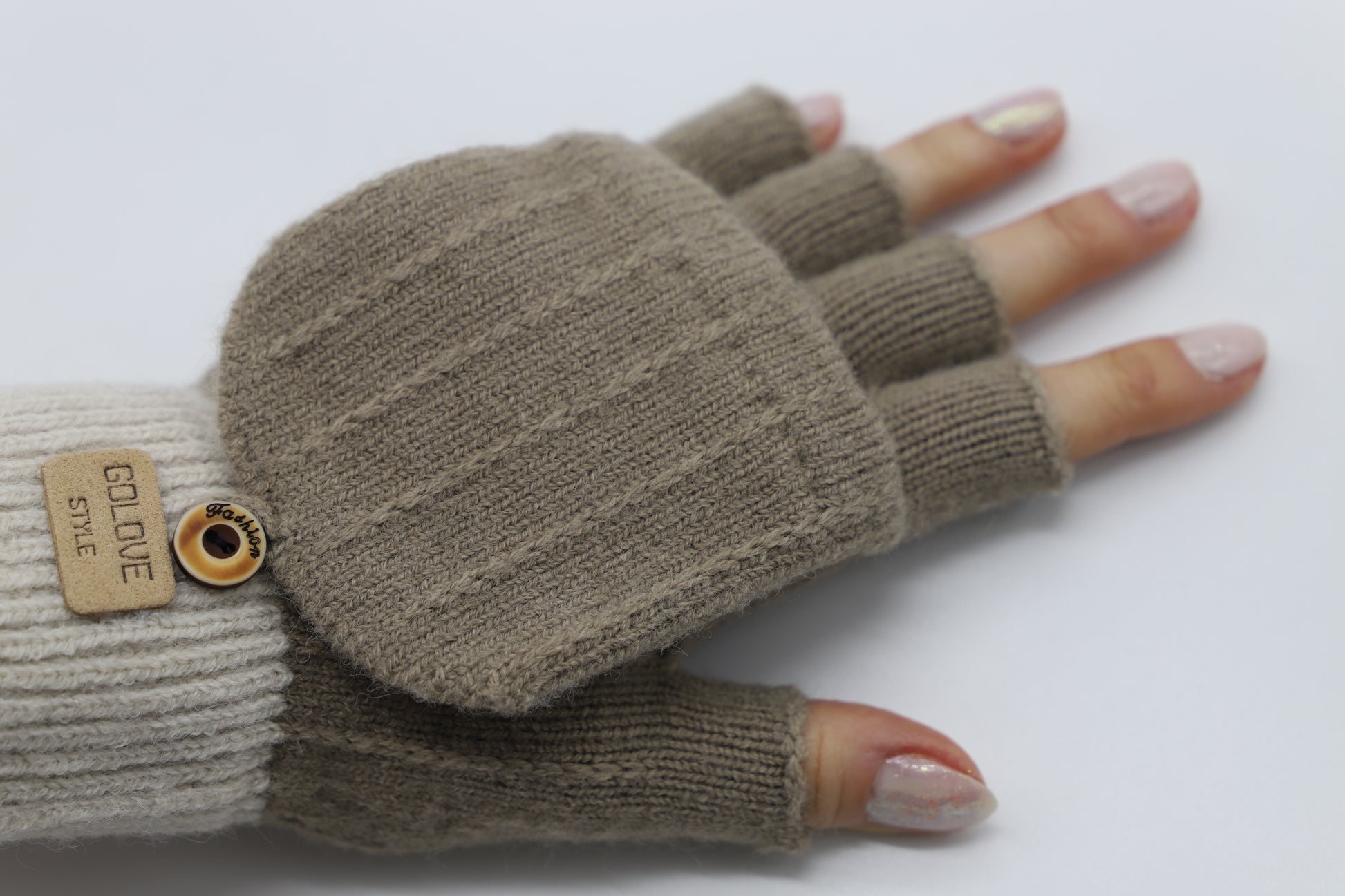 These flip-top gloves are finest gloves from Villanelle in mocha beige. A comfortable and useful accessory for women made from the softest wool blend for extreme comfort and warmth. The opening and closing cover gives you flexibility to grab things easily and the closing cover will keep you warm on cold, winter, autumn, spring days. This product is sourced and manufactured in Poland.
