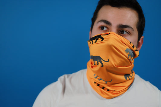 This is a unisex, multifunctional and sustainable bandana with animal print of a tiger in orange. It is made from recycled polyester which is breathable, durable, soft to touch, easy to care and fast drying material. It makes it perfectly suitable for all kinds of sports like biking, hiking, jogging or skiing. This is a versatile bandana that can be used as a scarf, face mask, bandana or headband and it is also known as tube scarf, neck gaiter or face mask. It is a vegan product certified by PETA.
