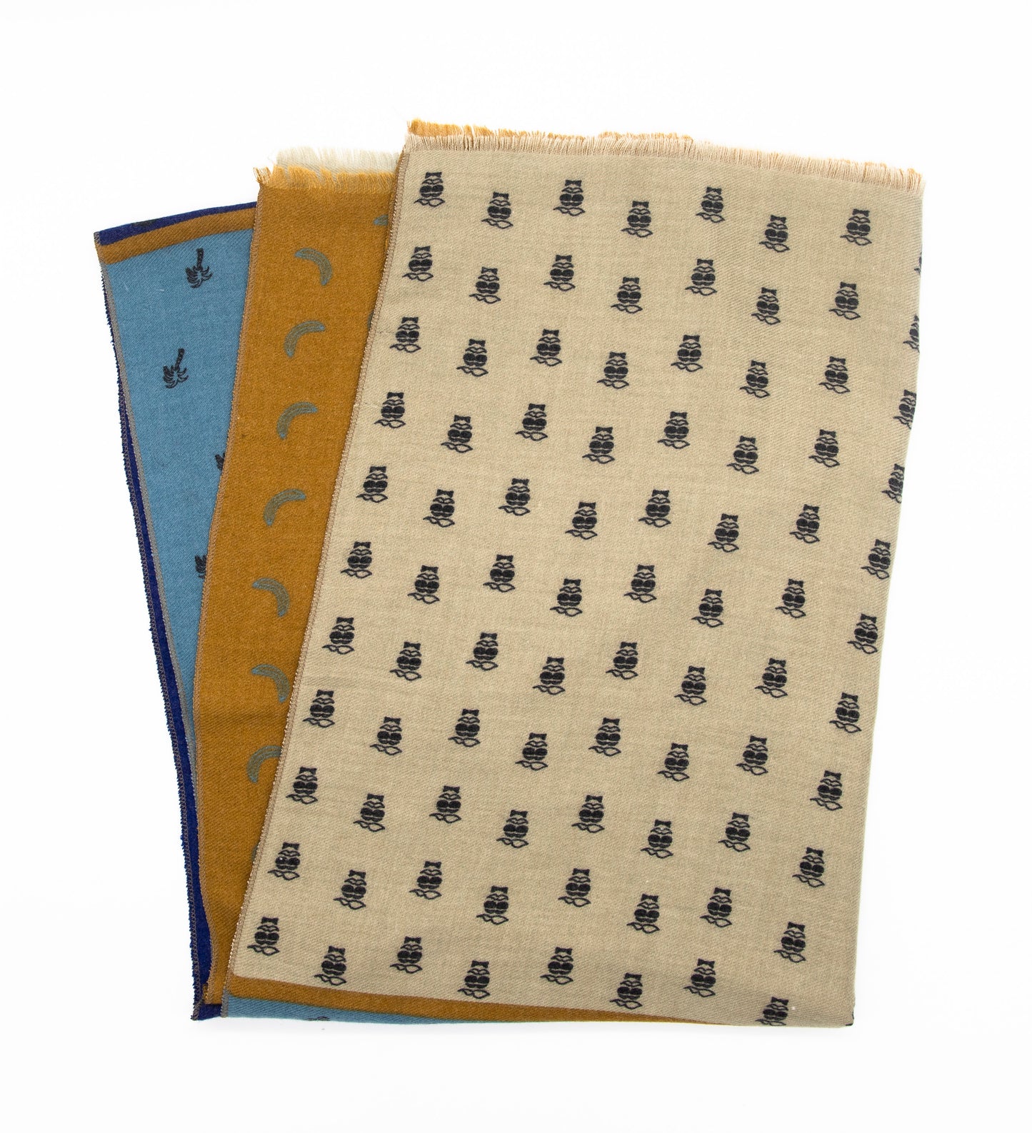 This is a soft and warm cotton scarf for men in vintage style in modern bananas, palms and moustache print in beige, brown, green and blue made of a special cotton blend that gives you a wonderful cashmere-like feeling without hurting animals. It is a vegan scarf certified by PETA and a perfect gift idea for men.