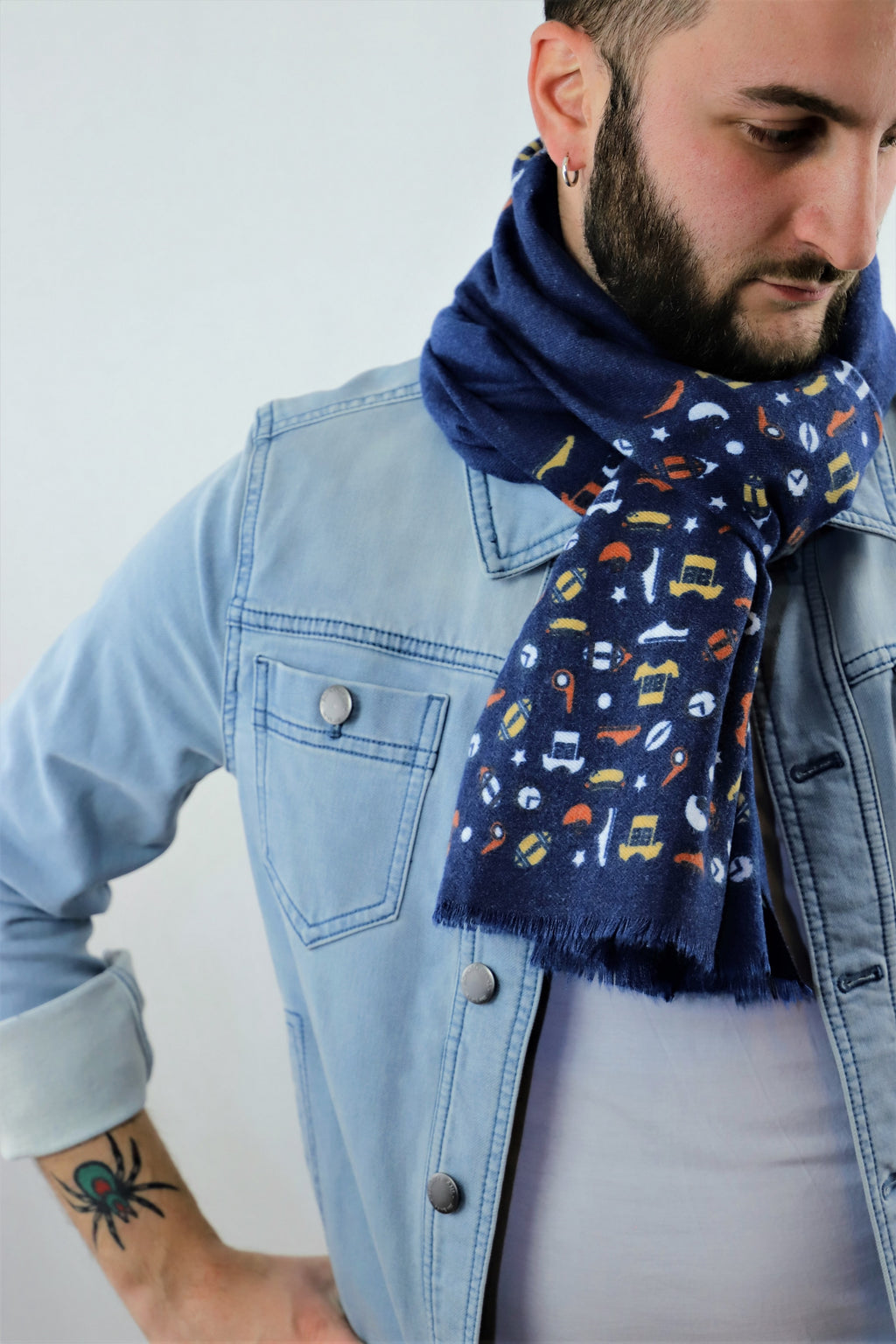 Blue scarf with rugby accessories such as ball, shirt, helmet, whistle and rugby shoes..but also a hotdog! Scarves for women. Scarves for men.